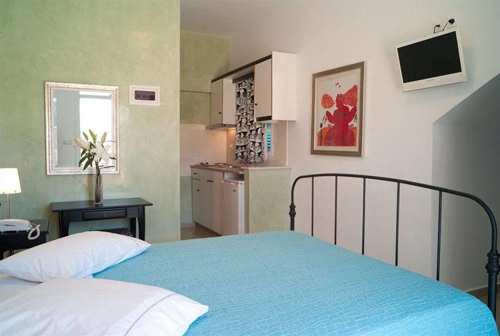 Villa Roussa City Center Fira  Ngoại thất bức ảnh
